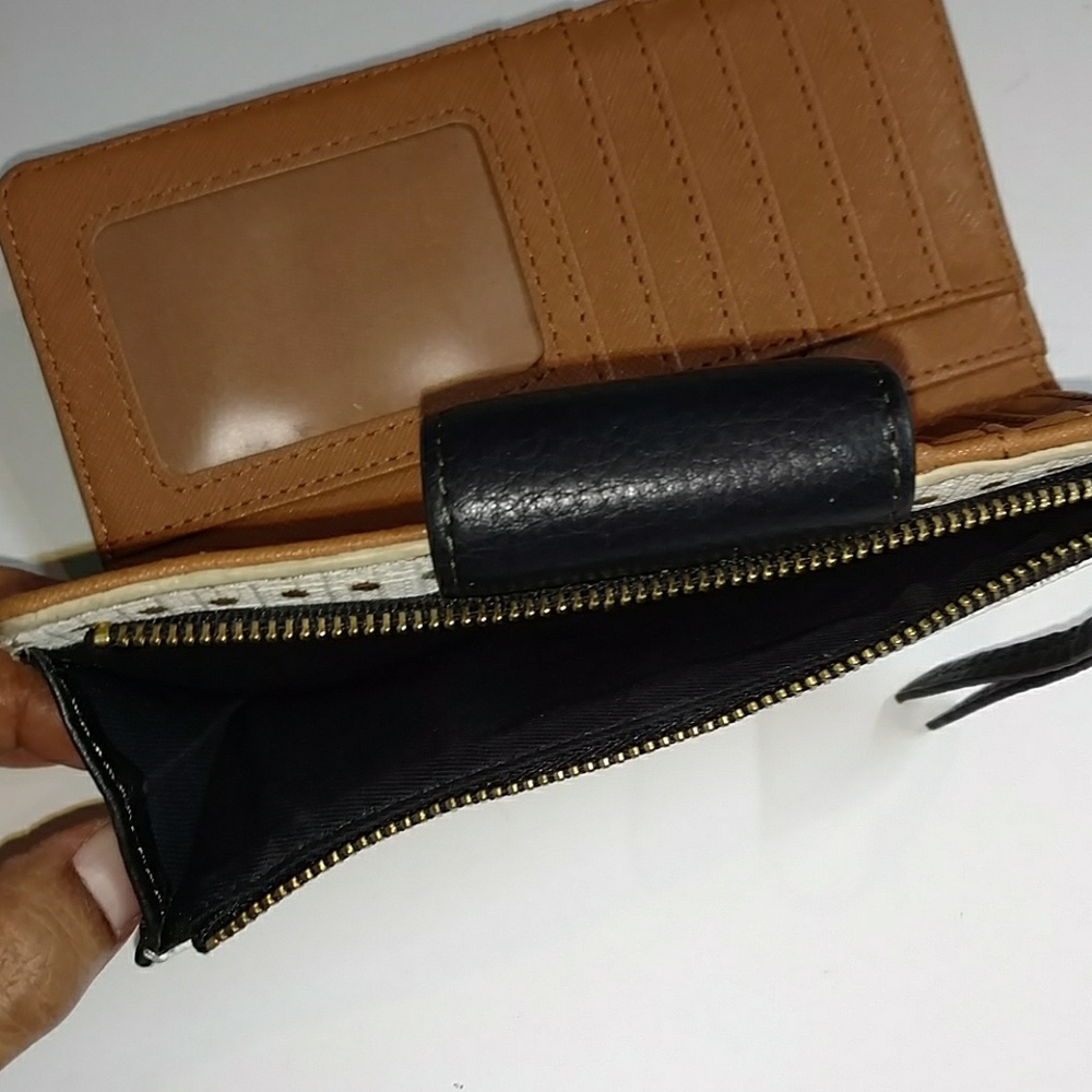 Fossil Bi-Fold Wallet In White & Gold Poka Dots - image 6